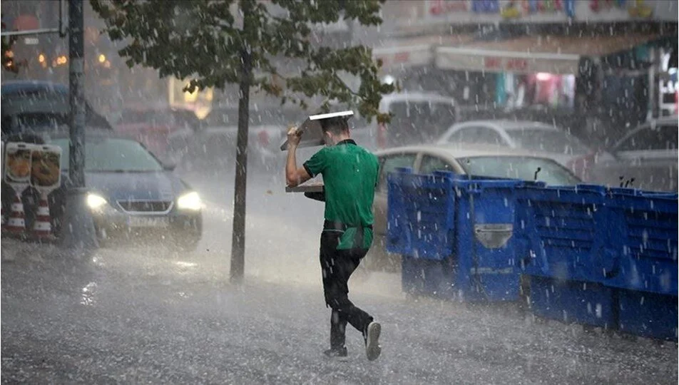 Meteoroloji saat verdi. Sakın evden çıkmayın